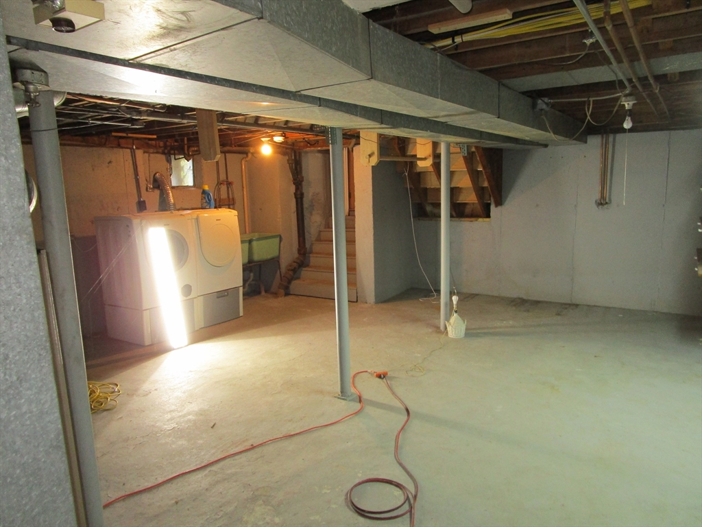 16 Munroe Avenue Reading, MA 01867 - Photo 36 of 42