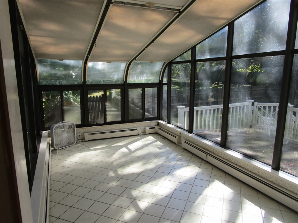 16 Munroe Avenue Reading, MA 01867 - Photo 5 of 42