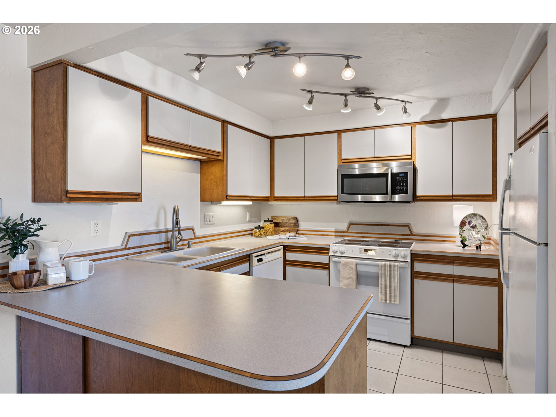 650 Harlow Road, Unit 248 Springfield, OR 97477 - Photo 8 of 35 Kitchen
