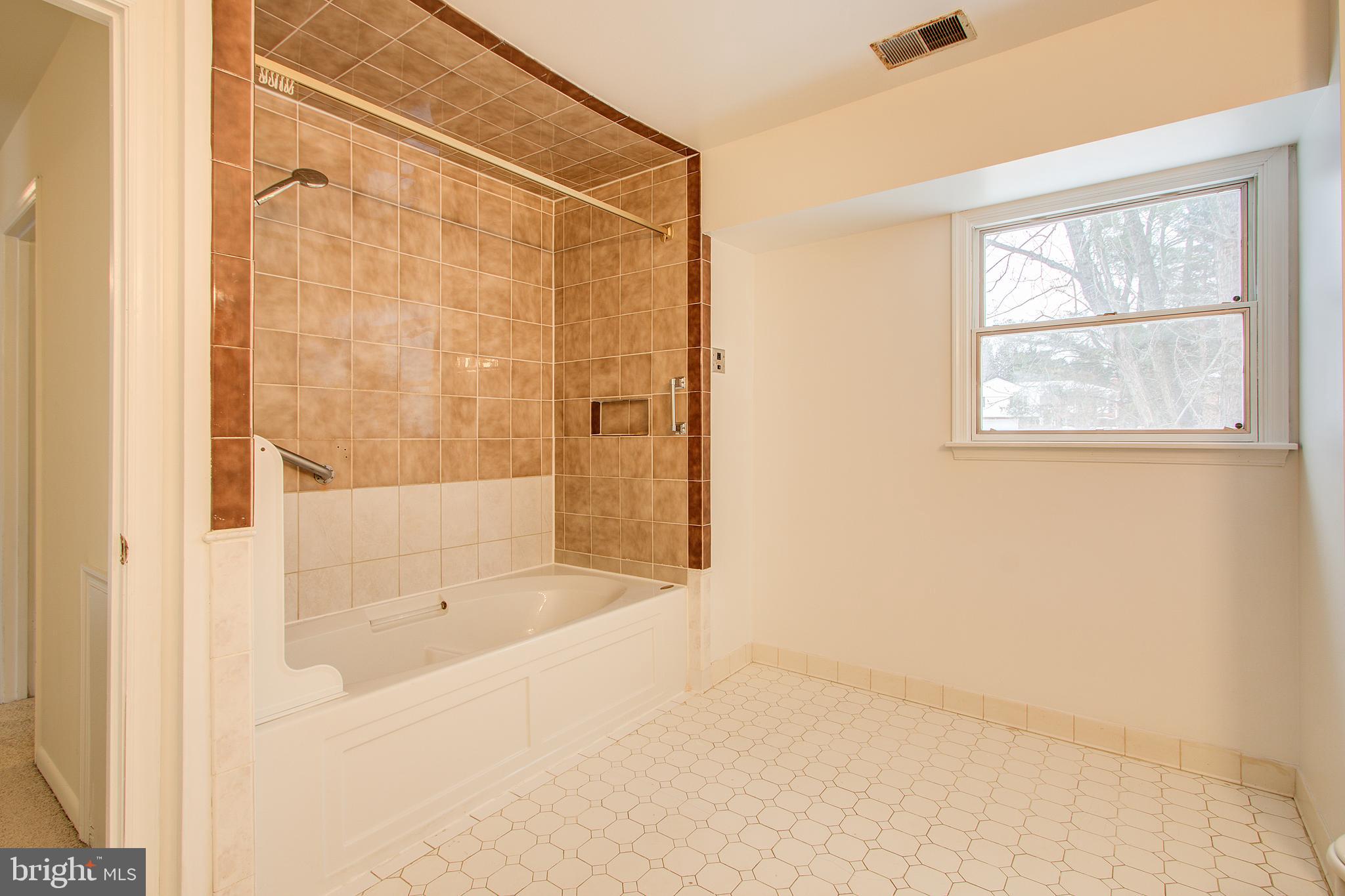 19505 Charline Manor Road Olney, MD 20832 - Photo 49 of 60 Tub/Shower in Primary Bathroom
