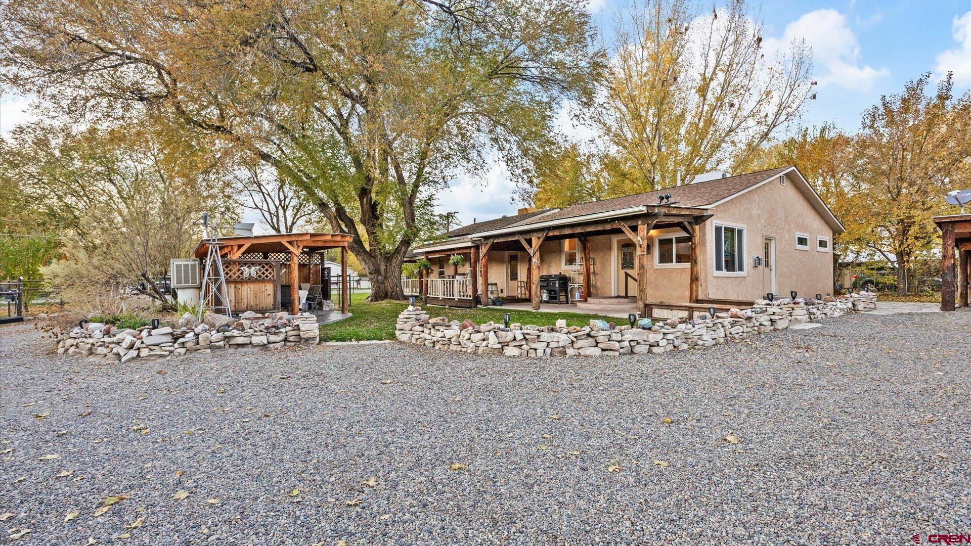 a view of a house with a yard
