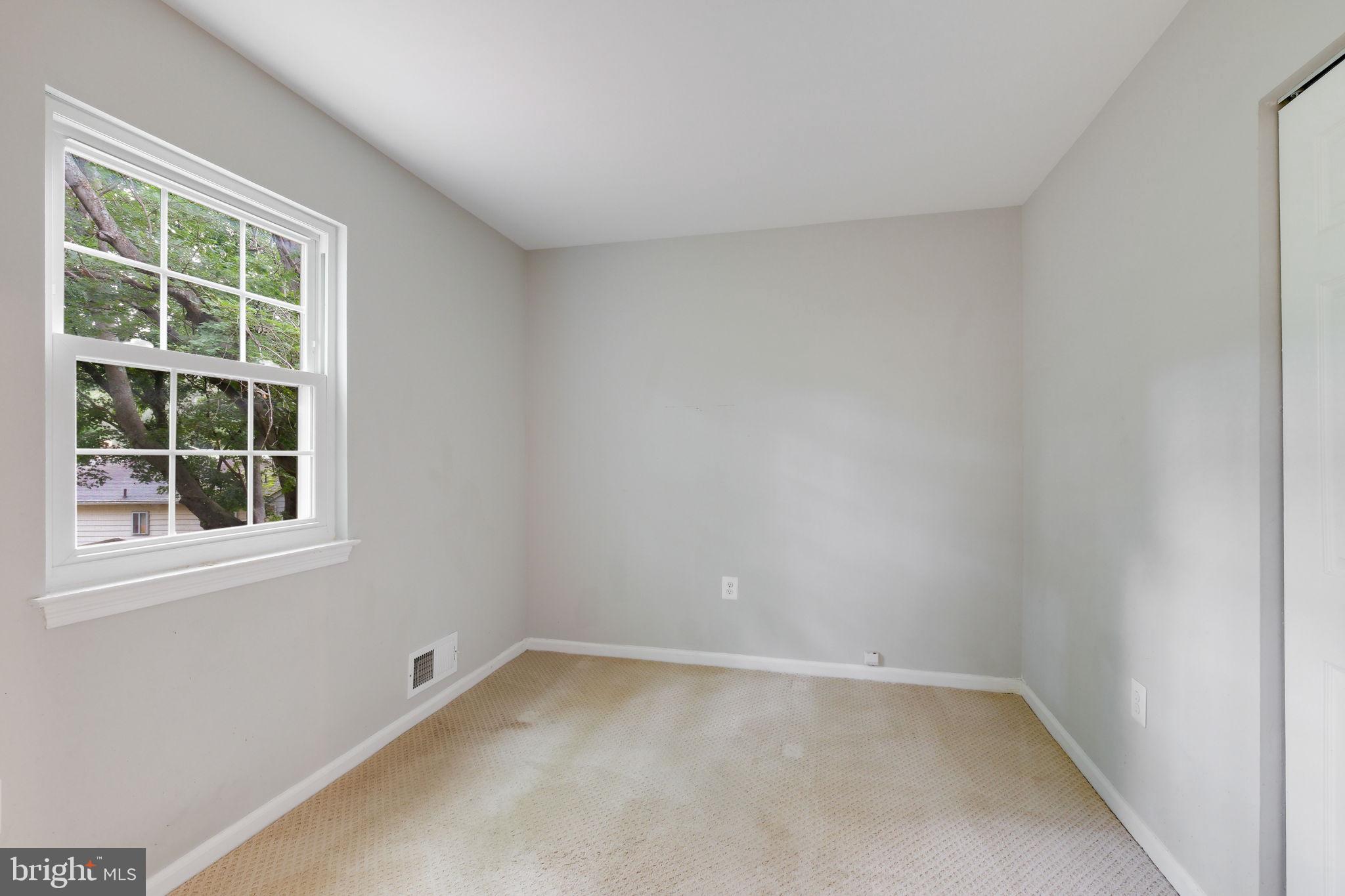 5 Winesap Court Gaithersburg, MD 20878 - Photo 28 of 44 an empty room with a window