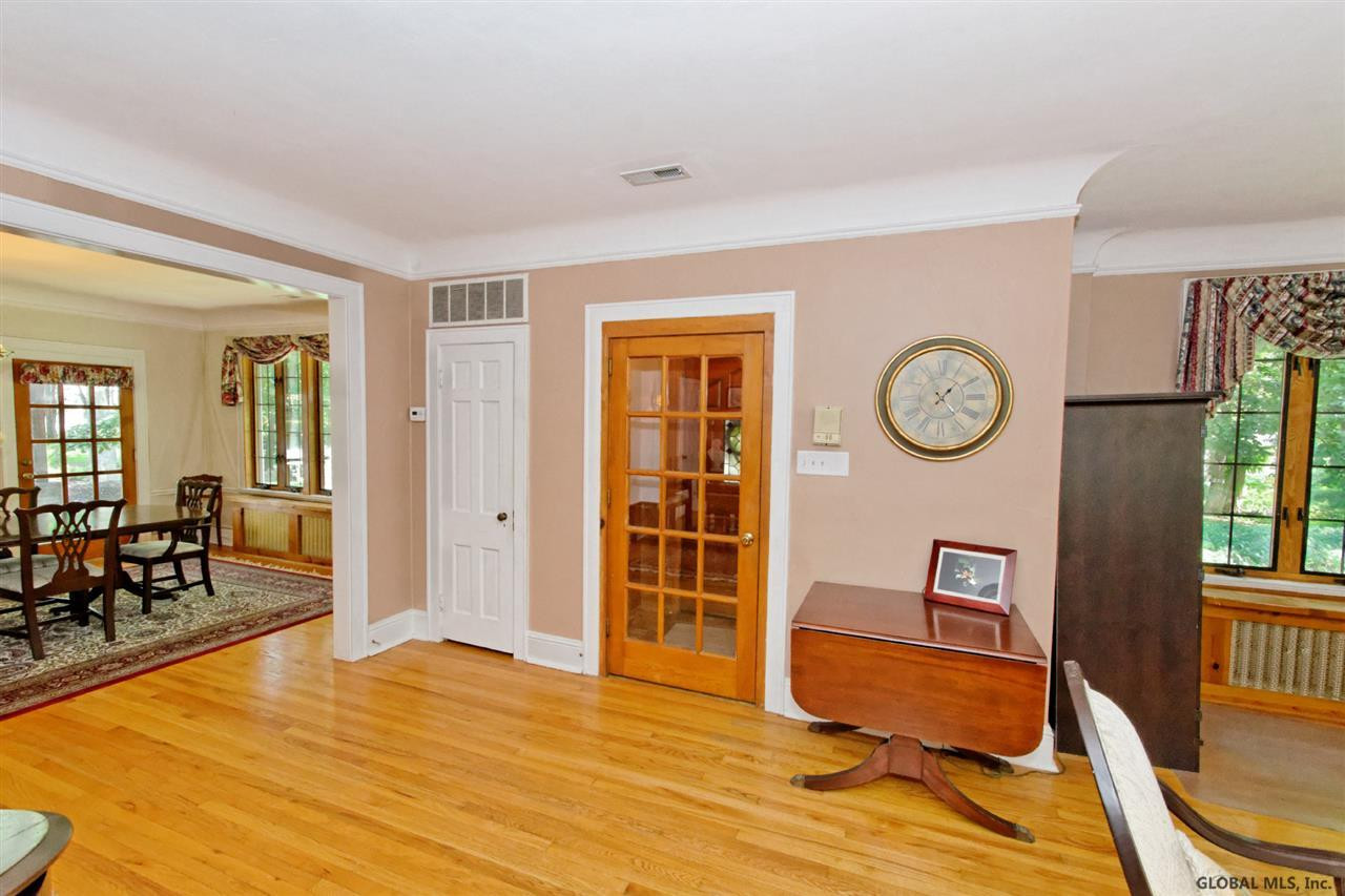 392 Loudon Road Colonie, NY 12211 - Photo 4 of 25 Photo 4