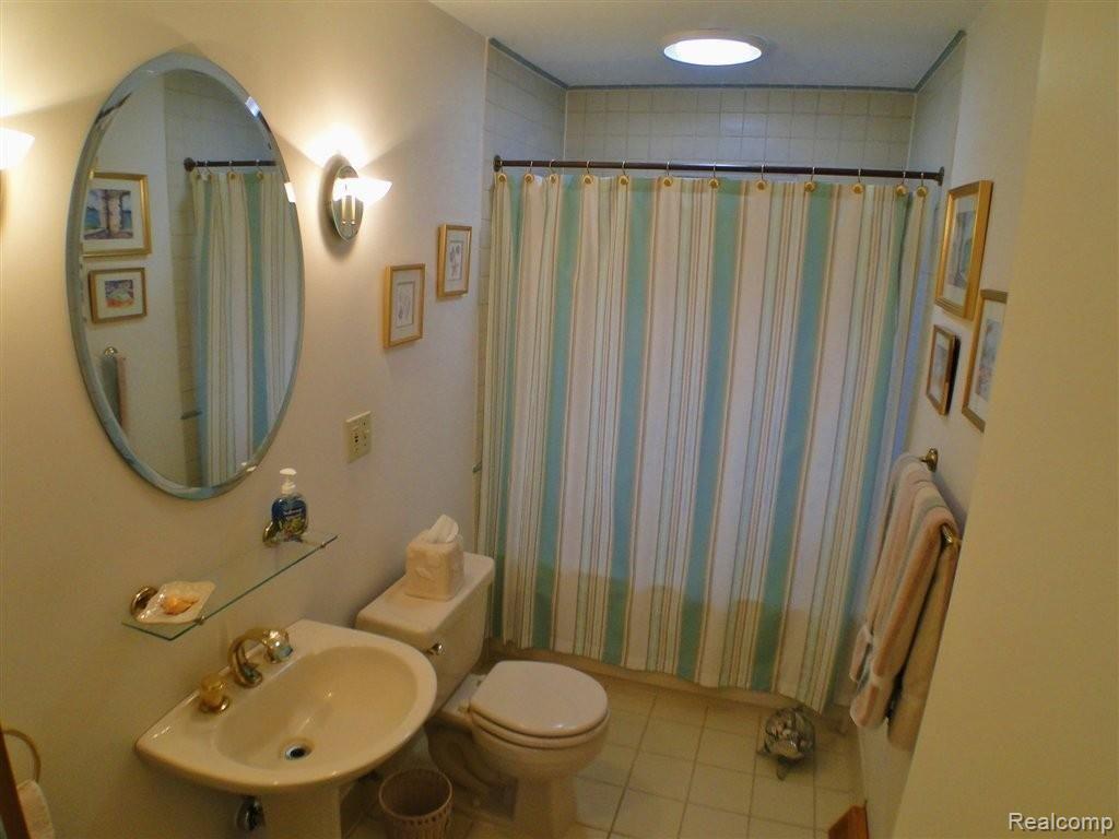 3080 Mitchell Road Holly, MI 48442 - Photo 9 of 14 Full bath 1.JPG