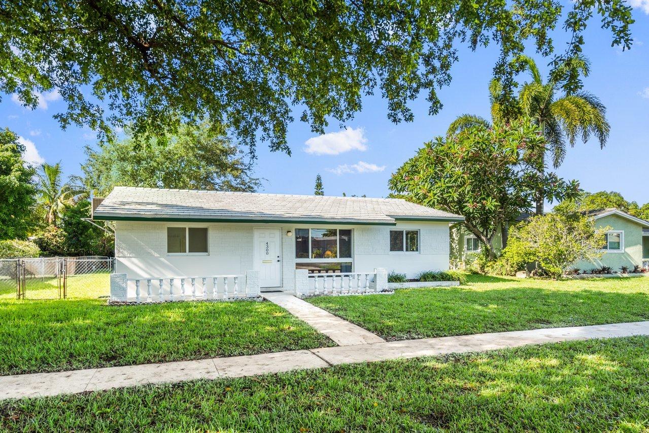 4300 Harrison Street Hollywood, FL 33021 - Photo 3 of 28 Front of Home