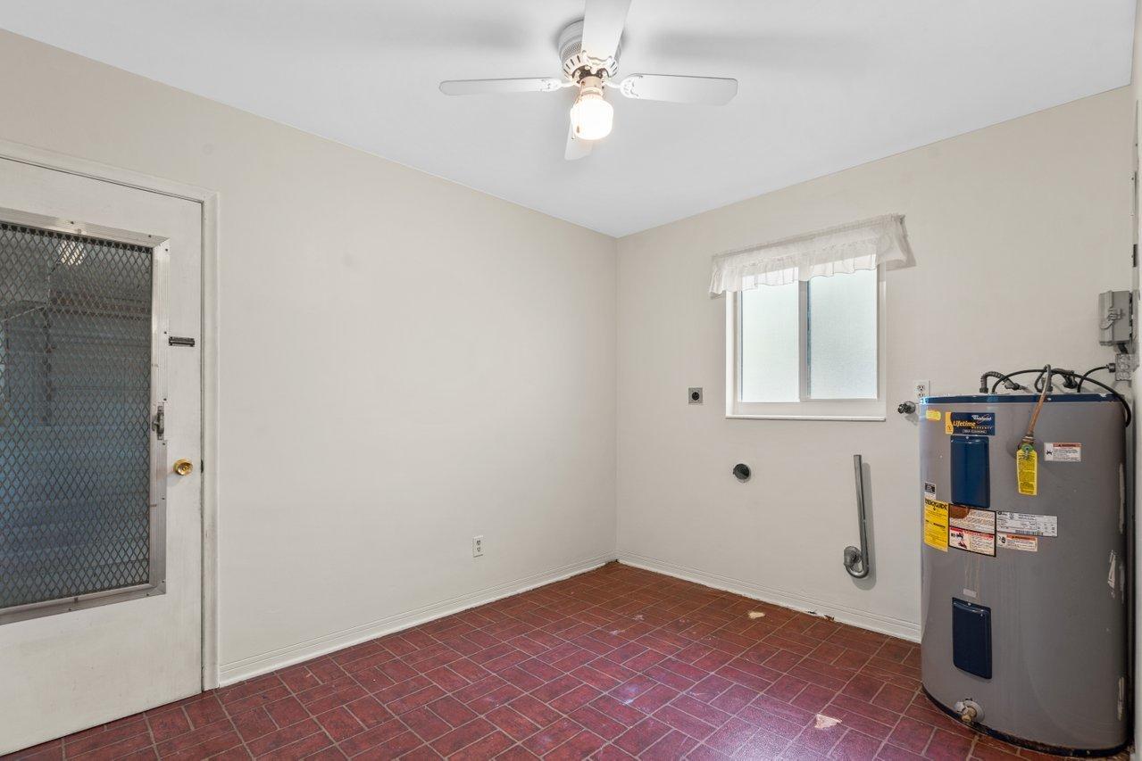 4300 Harrison Street Hollywood, FL 33021 - Photo 22 of 28 Laundry Room
