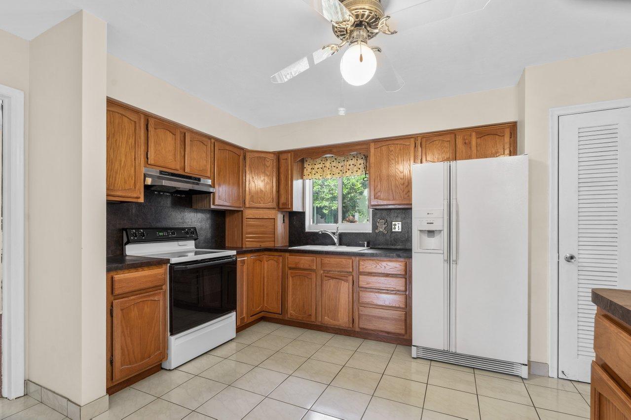 4300 Harrison Street Hollywood, FL 33021 - Photo 4 of 28 Kitchen