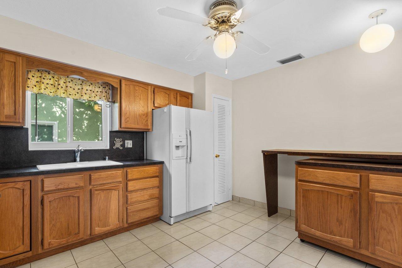 4300 Harrison Street Hollywood, FL 33021 - Photo 5 of 28 Kitchen