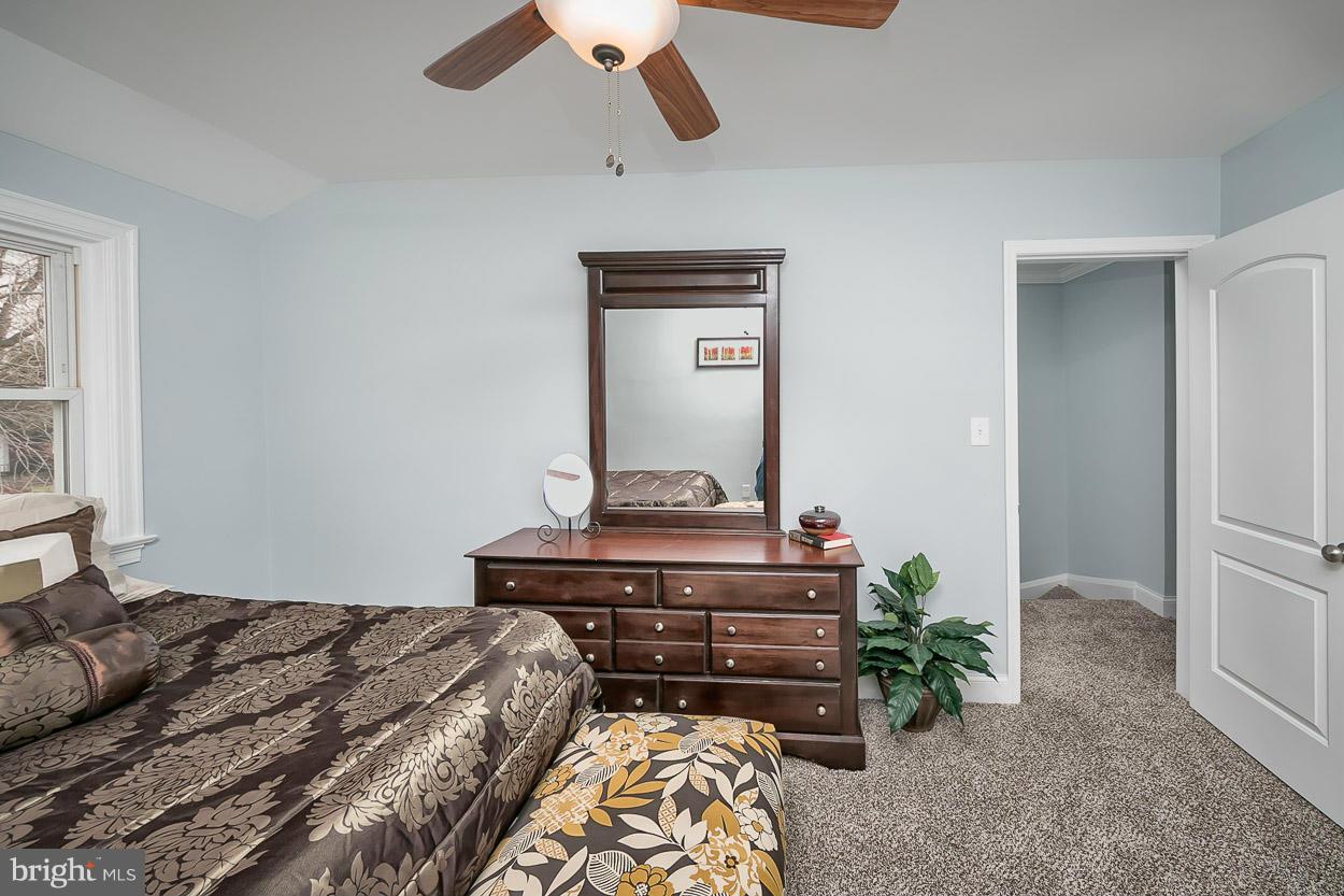 213 Ridge Avenue Baltimore, MD 21286 - Photo 16 of 29 Bedroom (Master)