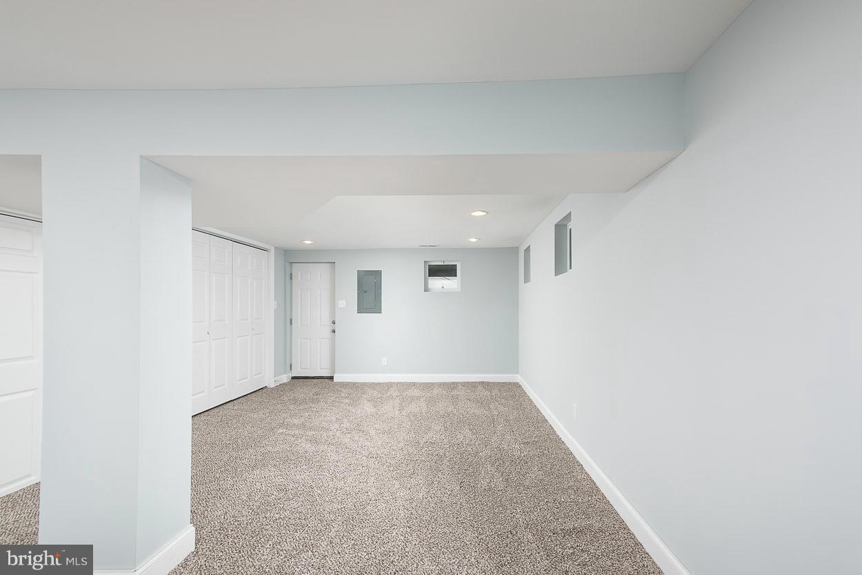 213 Ridge Avenue Baltimore, MD 21286 - Photo 21 of 29 Family Room