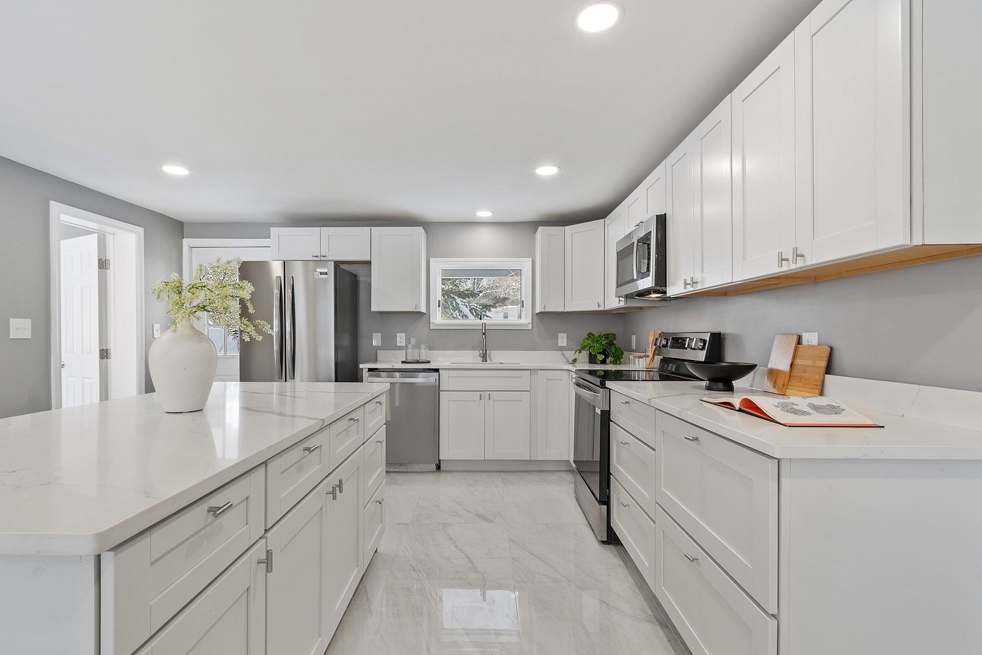 40 Grove Avenue Salem, NH 03079 - Photo 12 of 33