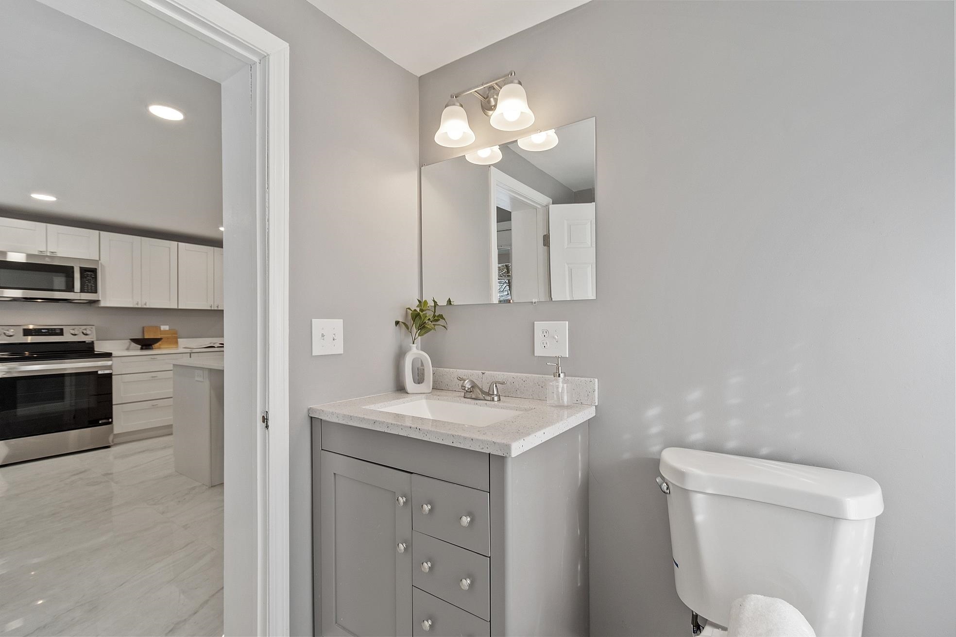 40 Grove Avenue Salem, NH 03079 - Photo 18 of 33