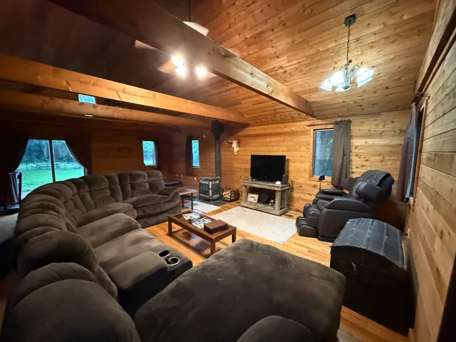 $270,000 | 128 County Rd N 475 West, Essex, IL 60935