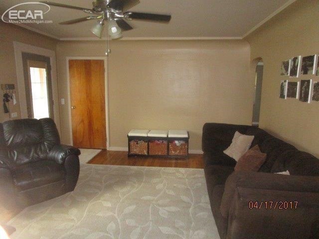 811 West Silver Lake Road Fenton, MI 48430 - Photo 8 of 16 21284460-7.JPG