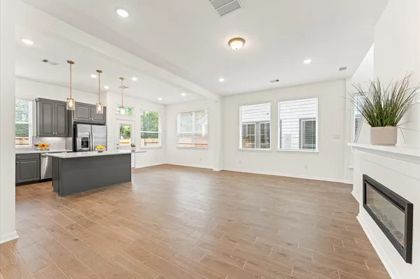 $2,300 | 151 East Coralburst Loop, Montgomery, TX 77316