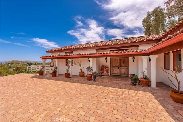 a view of an outdoor space