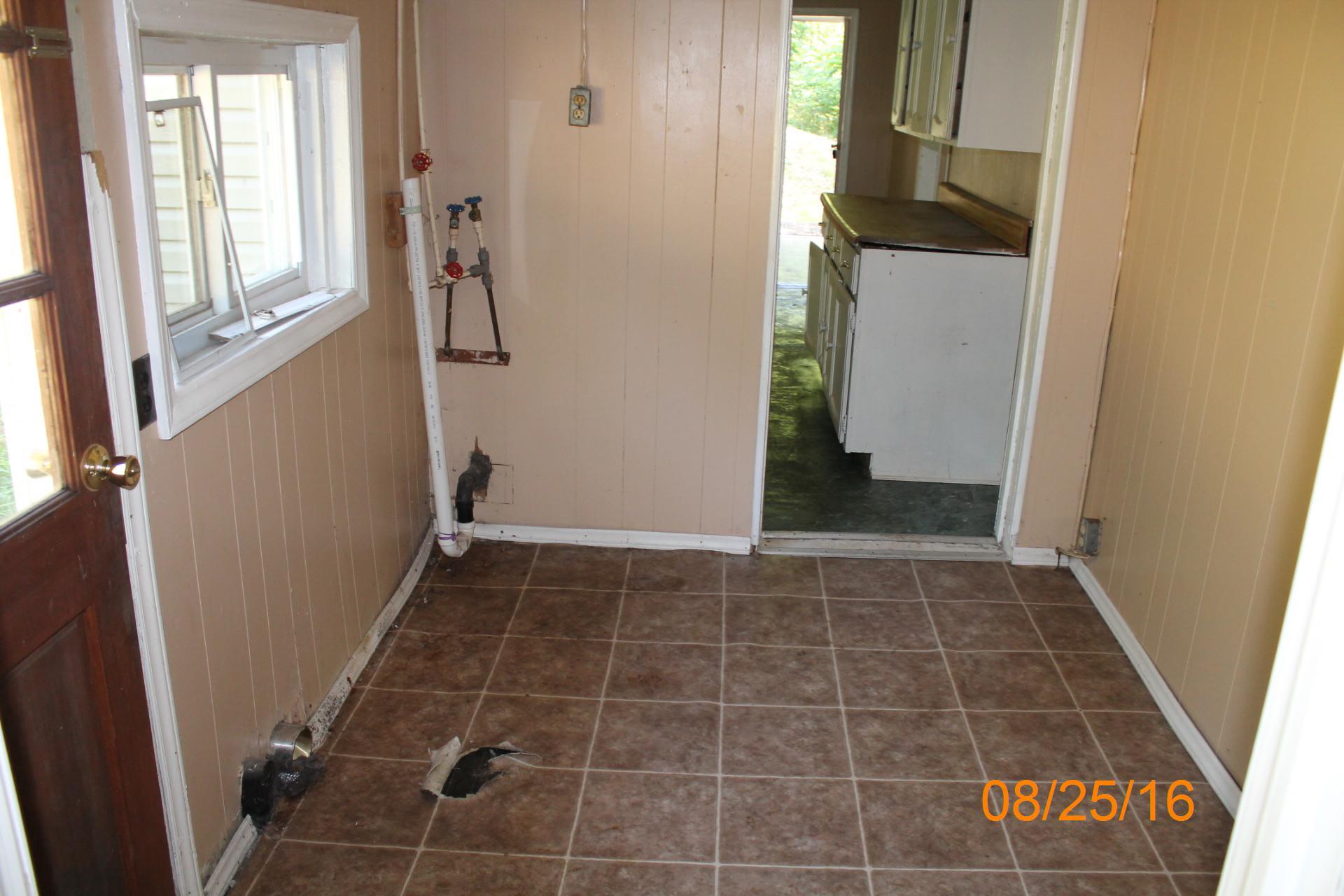 980 Walton Road Christiansburg, VA 24073 - Photo 11 of 20 IMG_2330 dated
