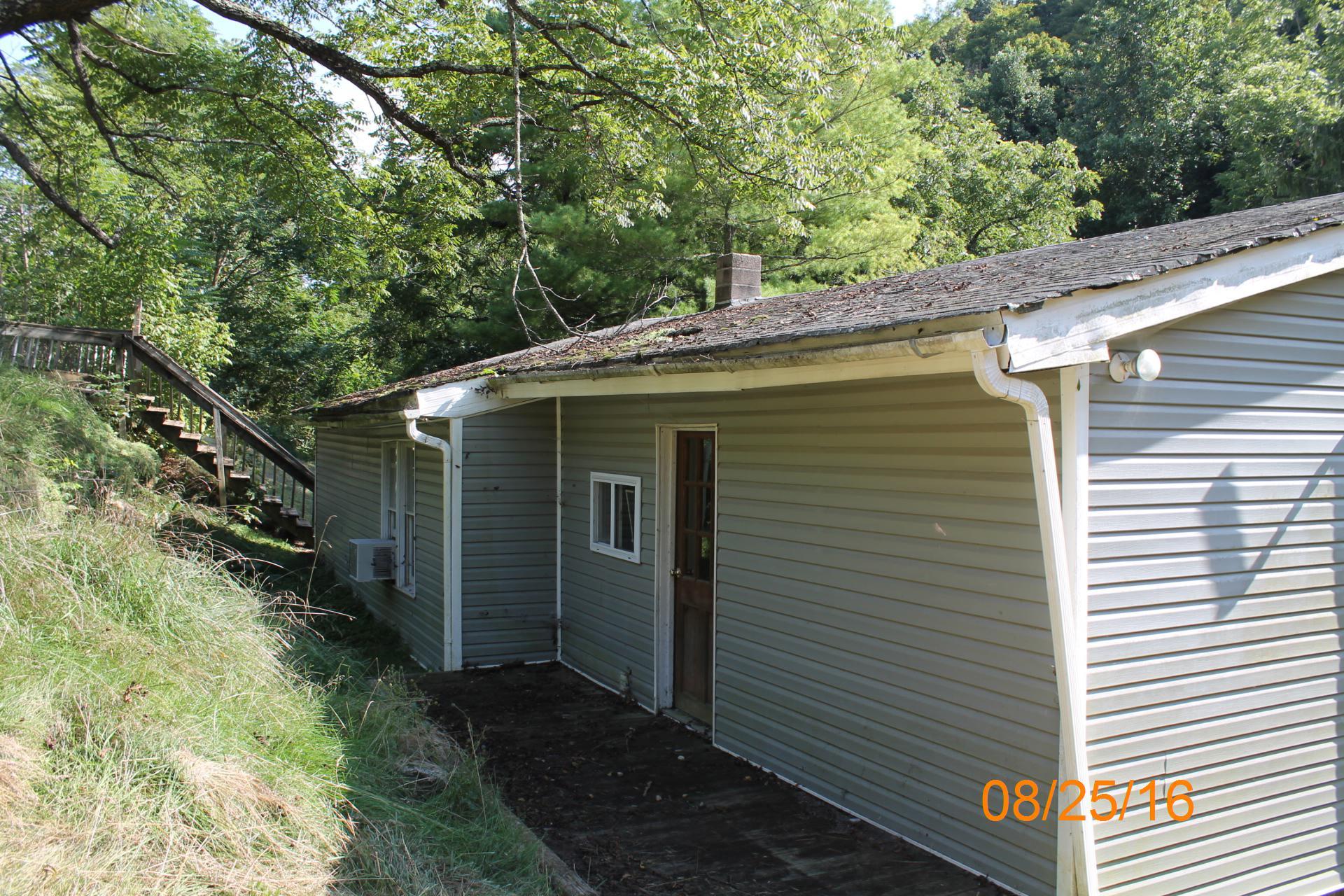 980 Walton Road Christiansburg, VA 24073 - Photo 3 of 20 IMG_2306 dated