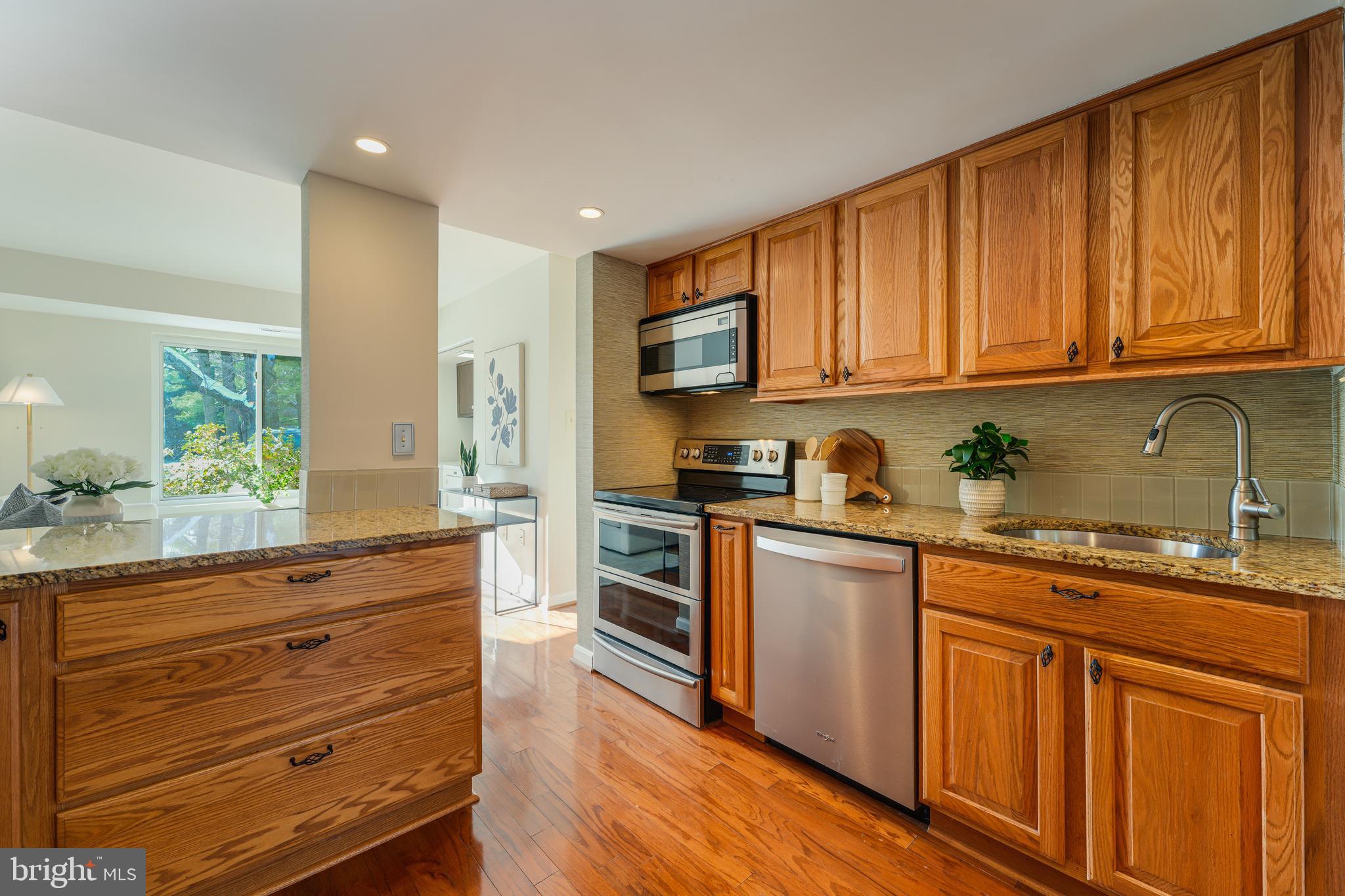 1743 Ivy Oak Square, Unit 4 Reston, VA 20190 - Photo 5 of 48 Gallery Image 5