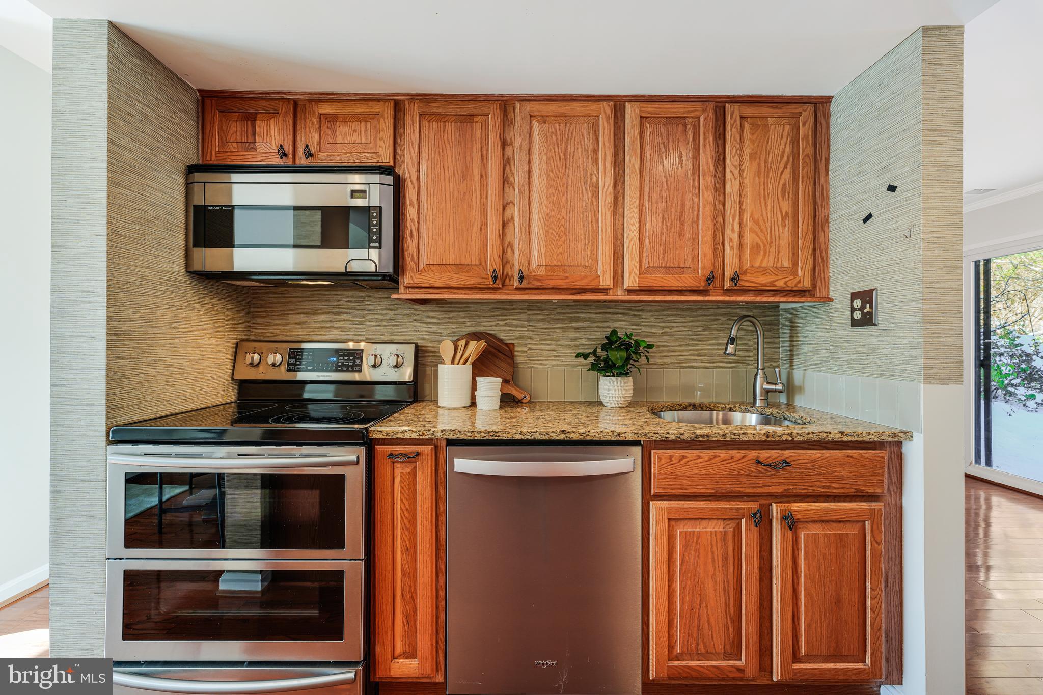 1743 Ivy Oak Square, Unit 4 Reston, VA 20190 - Photo 7 of 48 Gallery Image 7