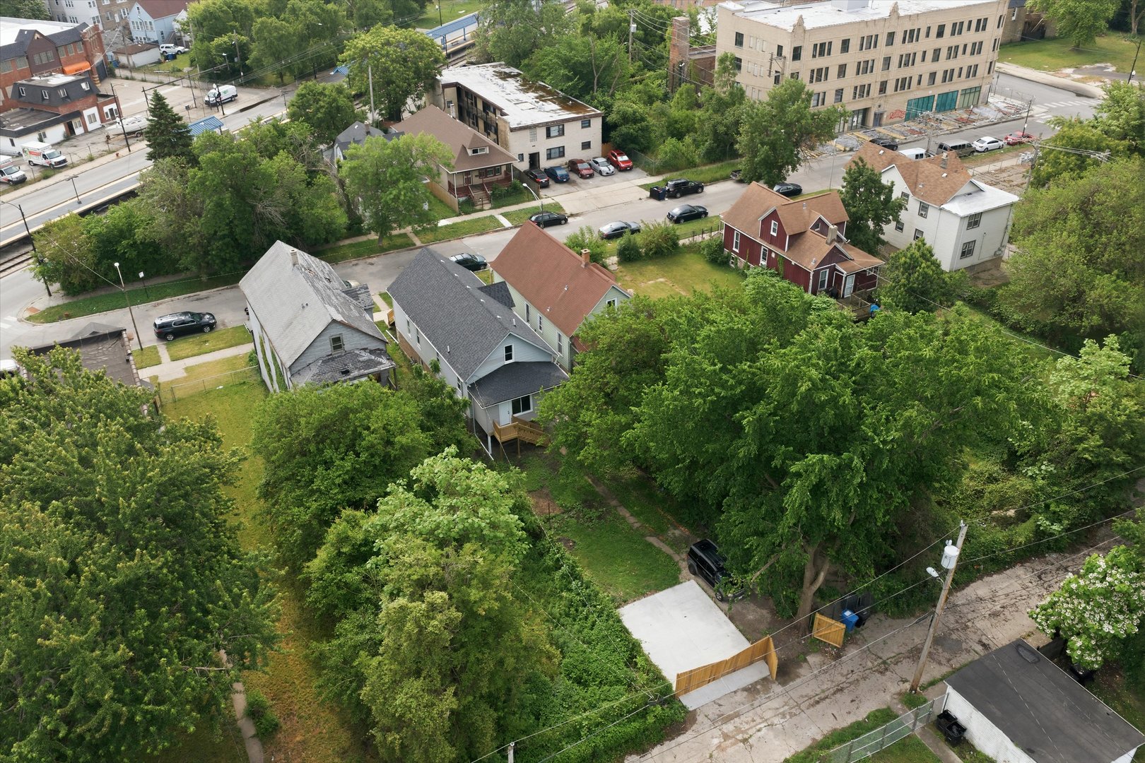 7828 South Escanaba Avenue Chicago, IL 60649 - Photo 39 of 41 an aerial view of multiple houses with yard