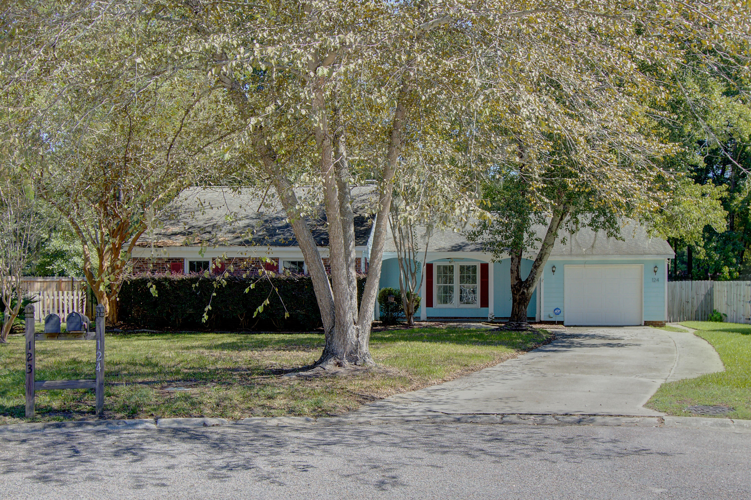 124 Hamlet Road Summerville, SC 29485 - Photo 3 of 28 09282026--036