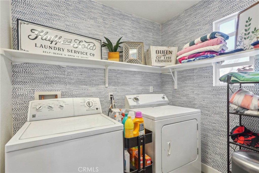 33971 Lily Road Yucaipa, CA 92399 - Photo 22 of 29 a utility room with dryer and washer