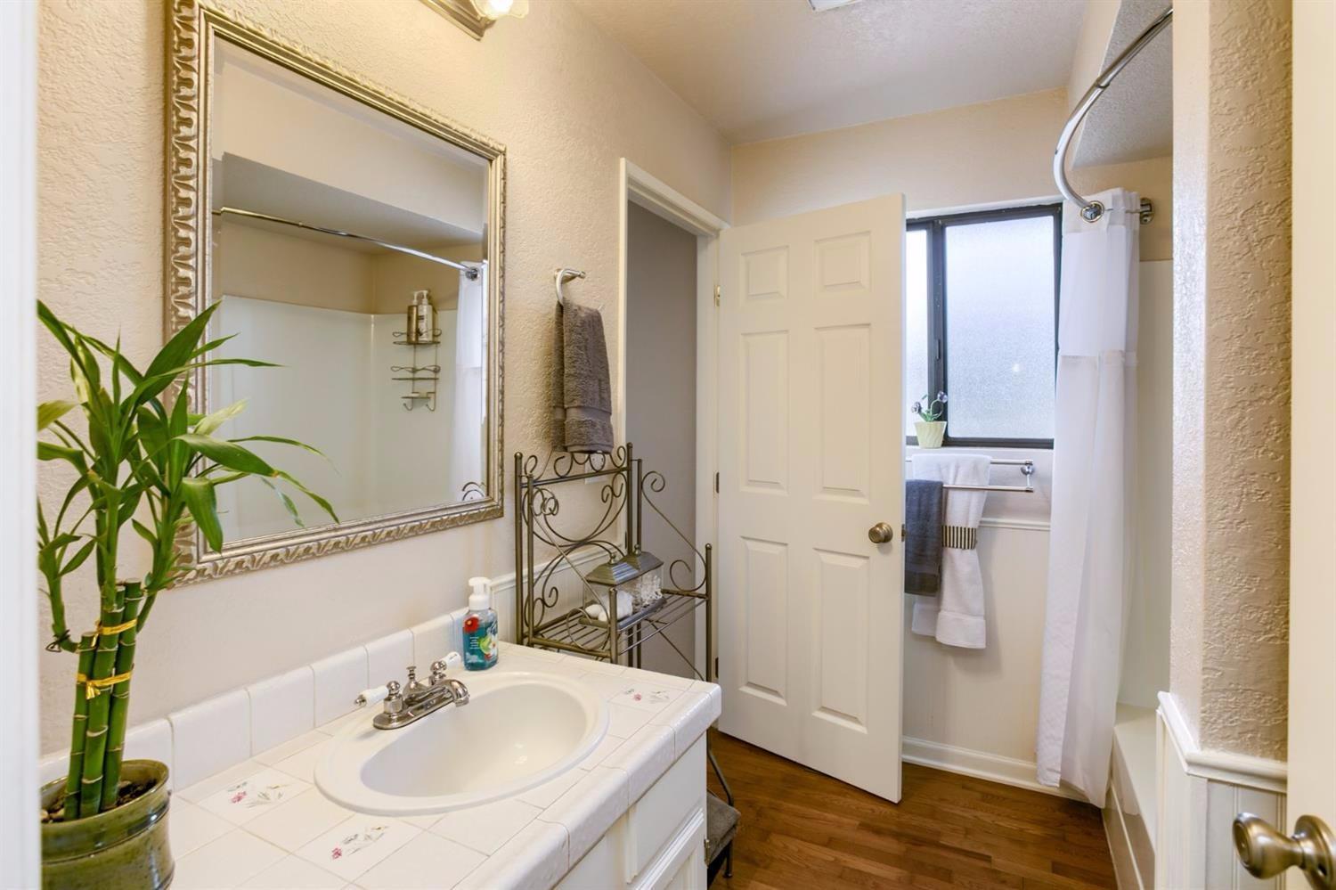 555 Keen Road Grants Pass, OR 97527 - Photo 23 of 35 2nd bathroom!