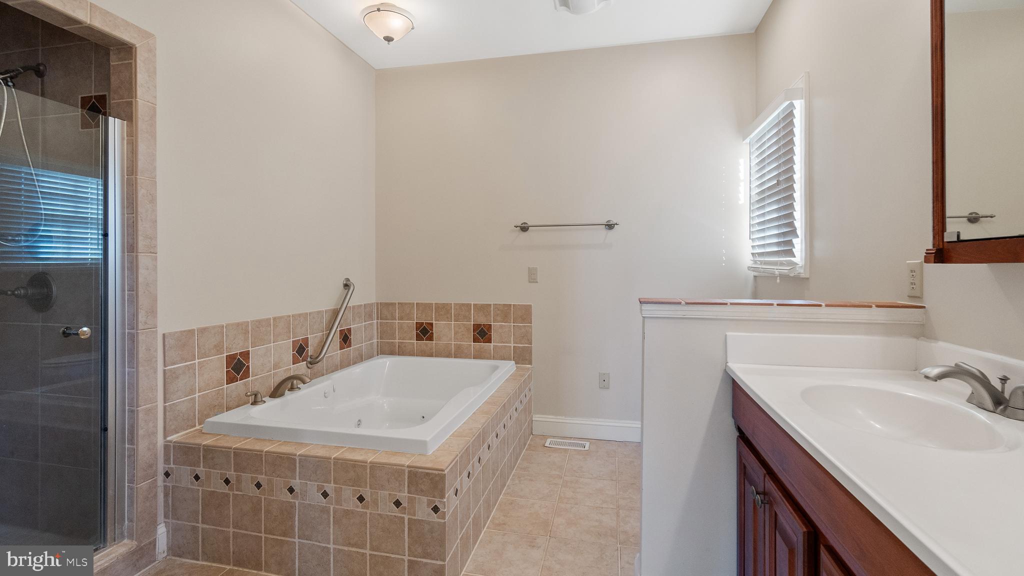 5016 David Greene Road Cambridge, MD 21613 - Photo 25 of 43 primary ensuite jet bath