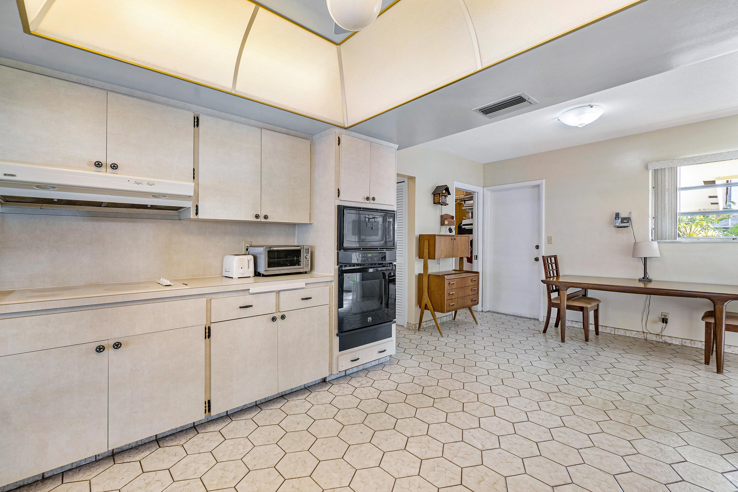 2767 Spanish River Road Boca Raton, FL 33432 - Photo 21 of 38 011-2767SpanishRiverRd-BocaRaton-FL-full