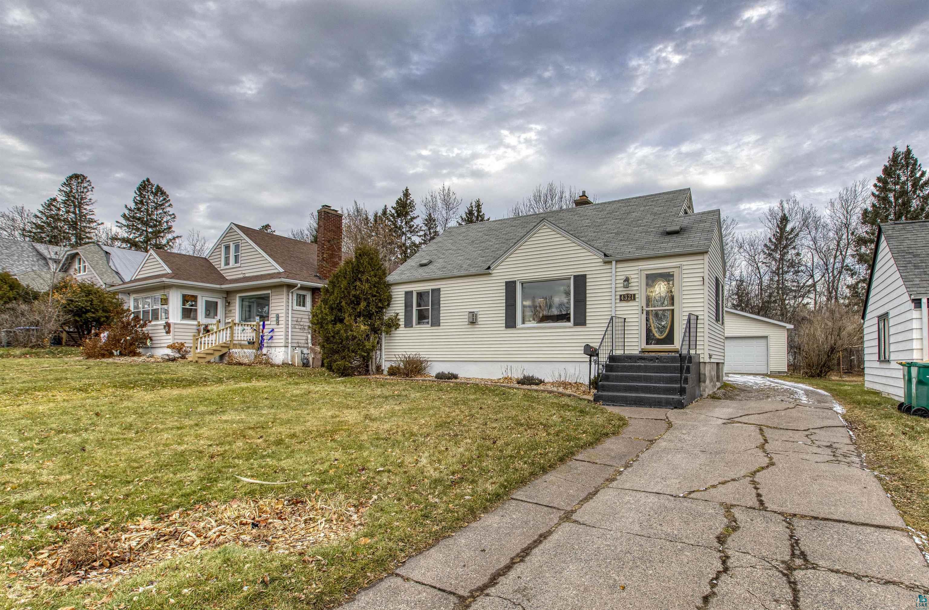 4321 Dodge Street Duluth, MN 55804 - Photo 2 of 38