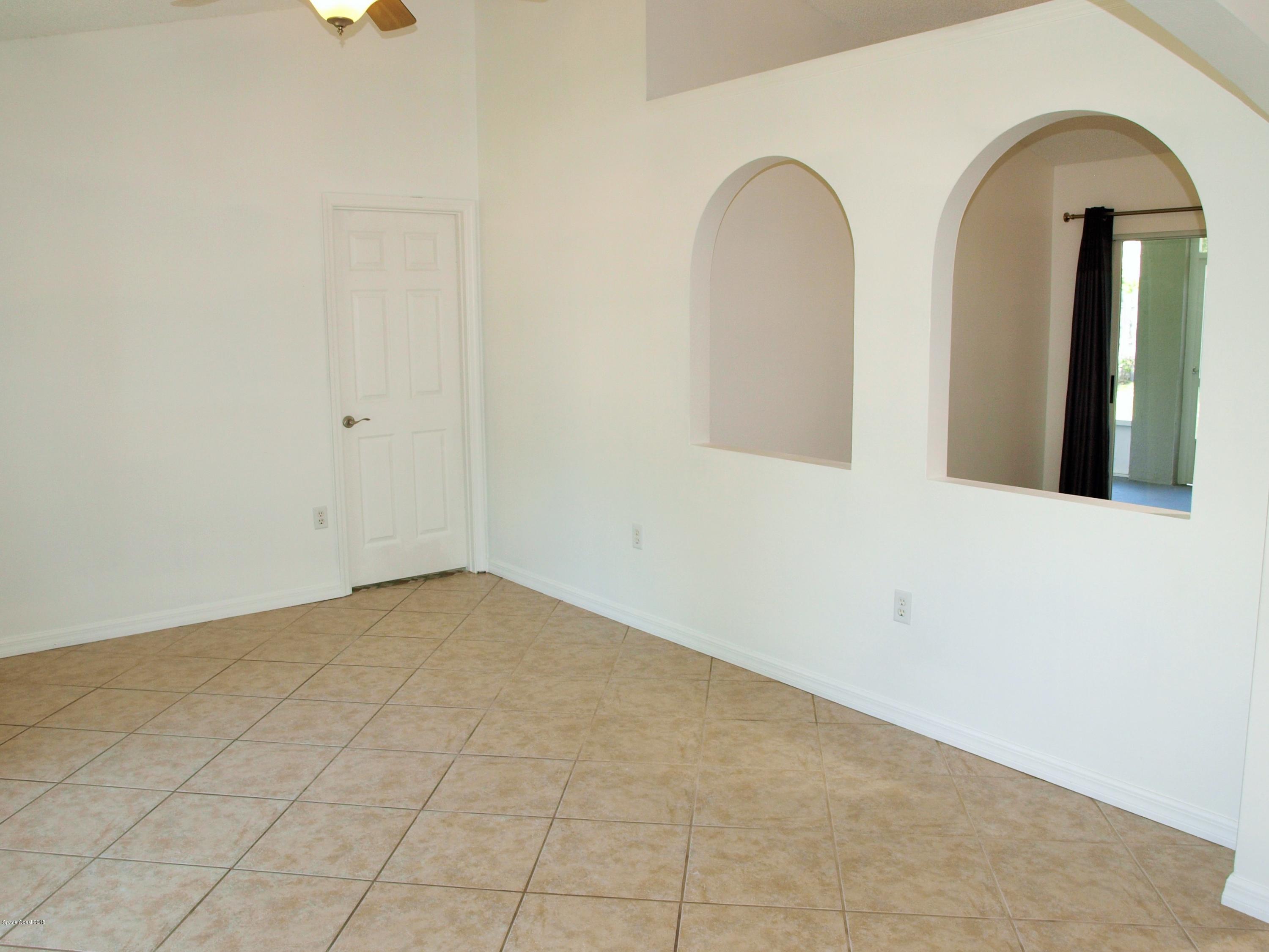 218 Twin Lakes Road Melbourne, FL 32901 - Photo 2 of 32 Living Room