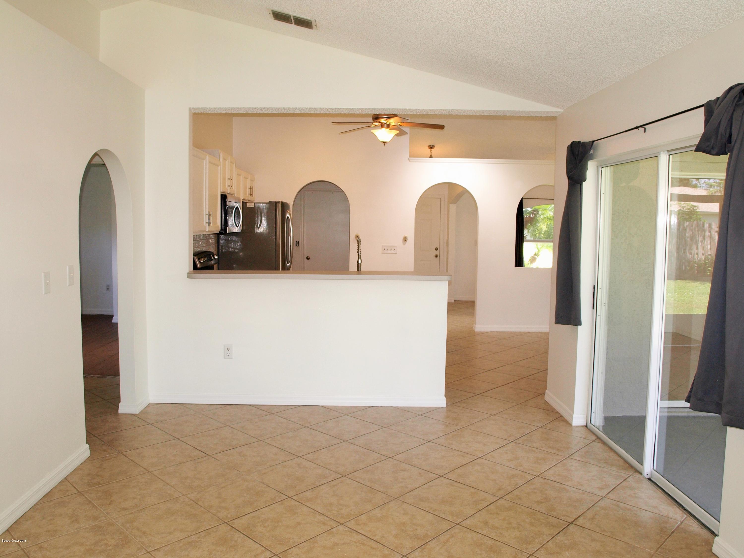218 Twin Lakes Road Melbourne, FL 32901 - Photo 11 of 32 Family Room