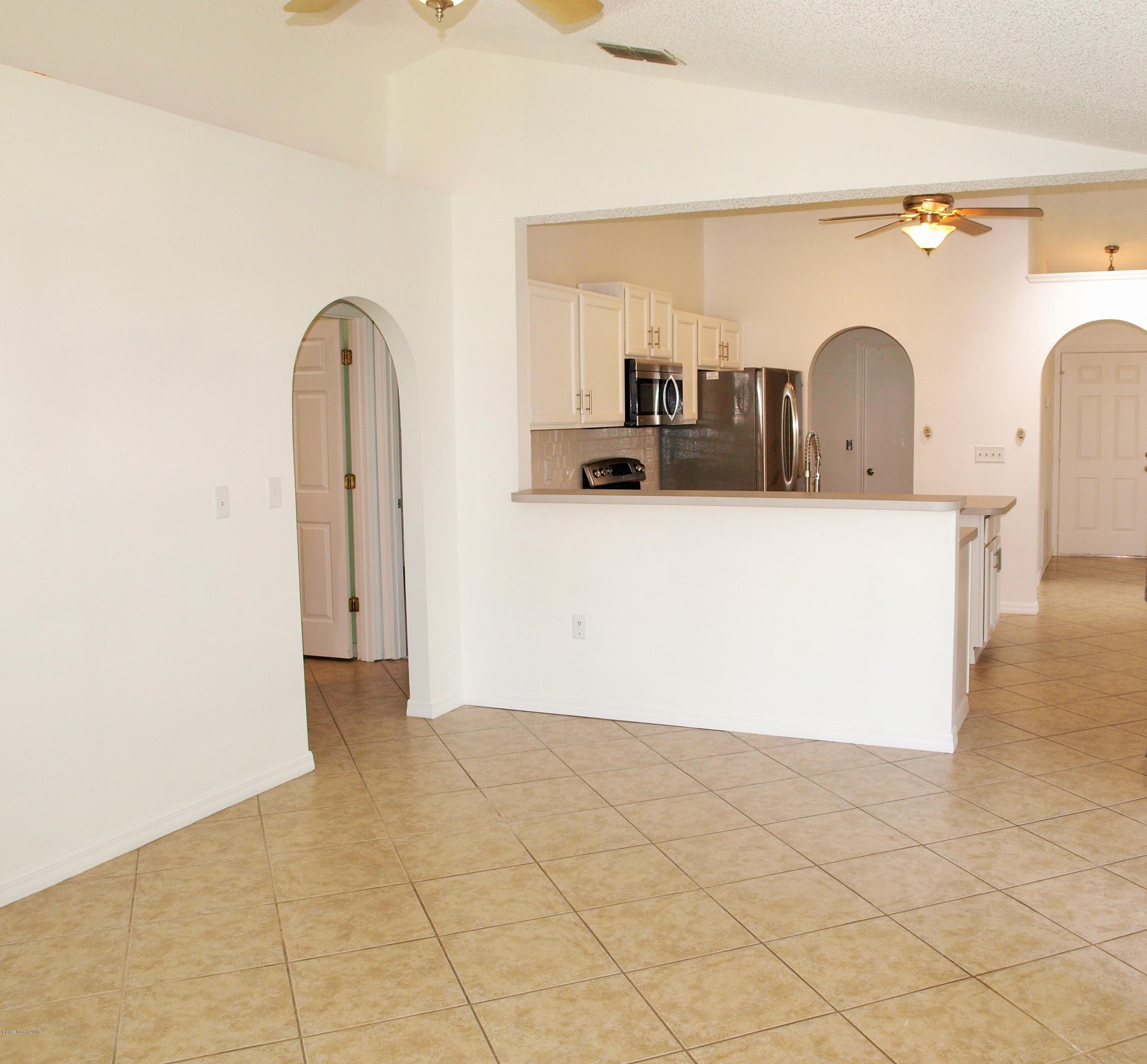 218 Twin Lakes Road Melbourne, FL 32901 - Photo 12 of 32 Family Room