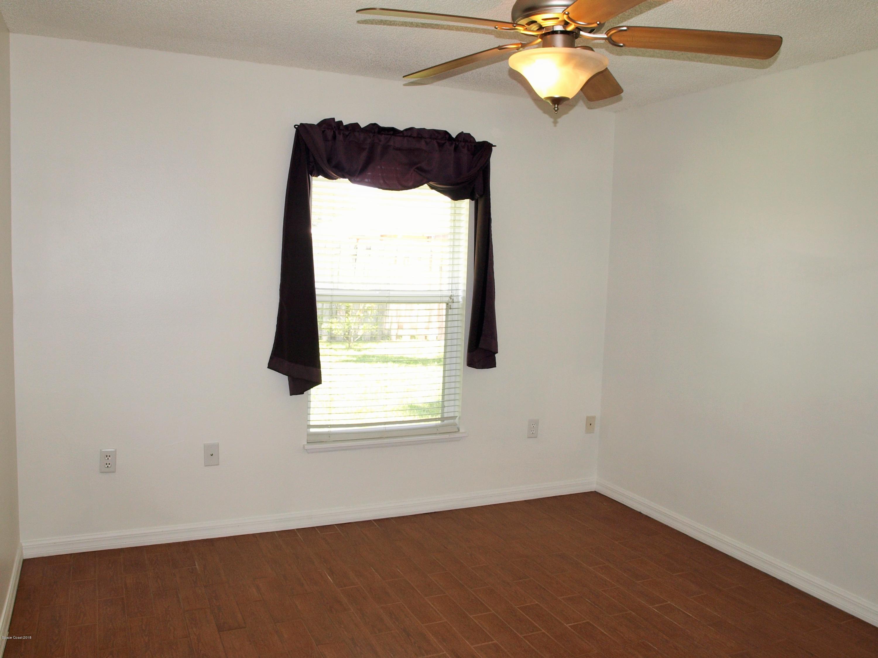 218 Twin Lakes Road Melbourne, FL 32901 - Photo 15 of 32 Guest Bedroom 2
