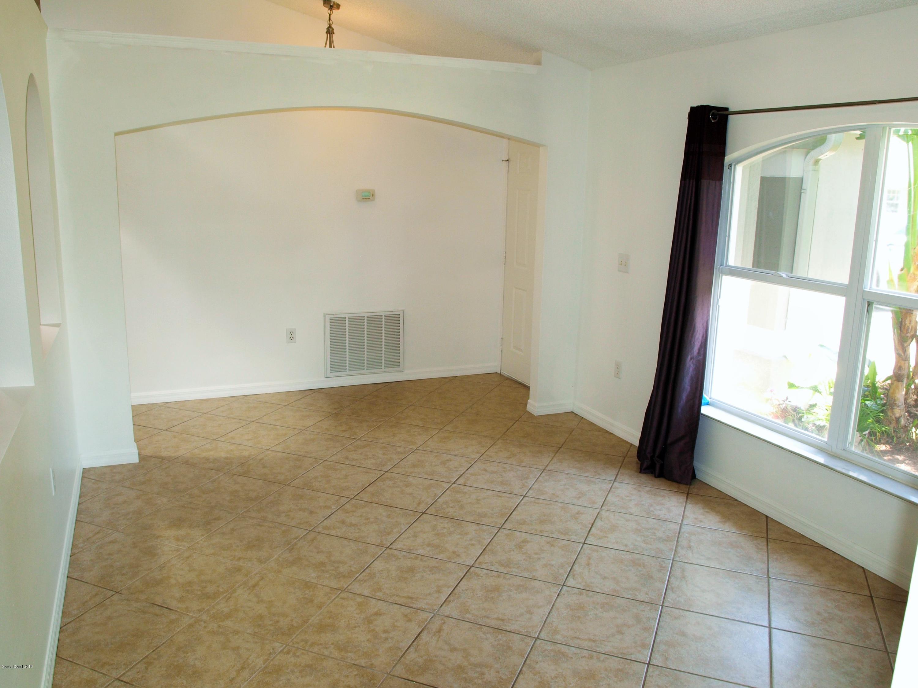 218 Twin Lakes Road Melbourne, FL 32901 - Photo 3 of 32 Living Room