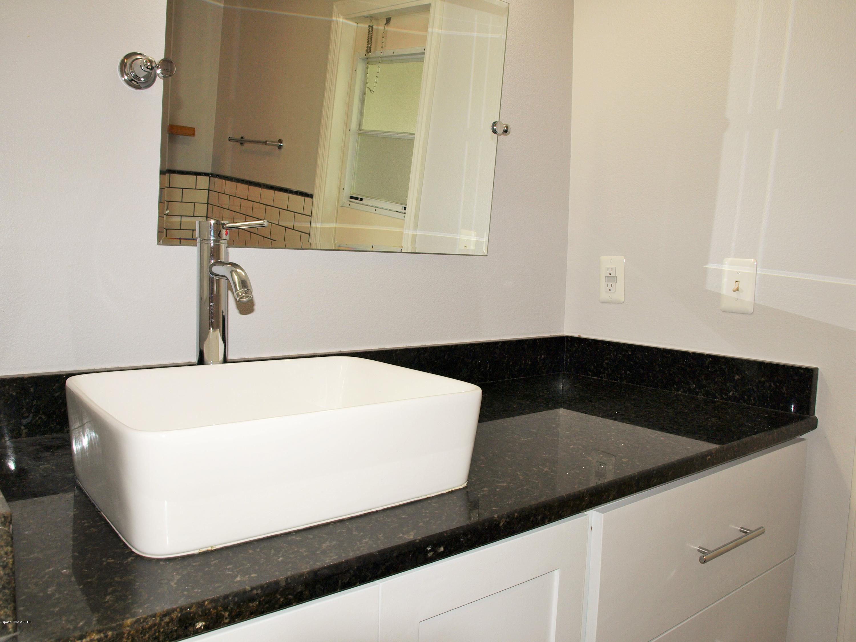 218 Twin Lakes Road Melbourne, FL 32901 - Photo 23 of 32 Master Bathroom