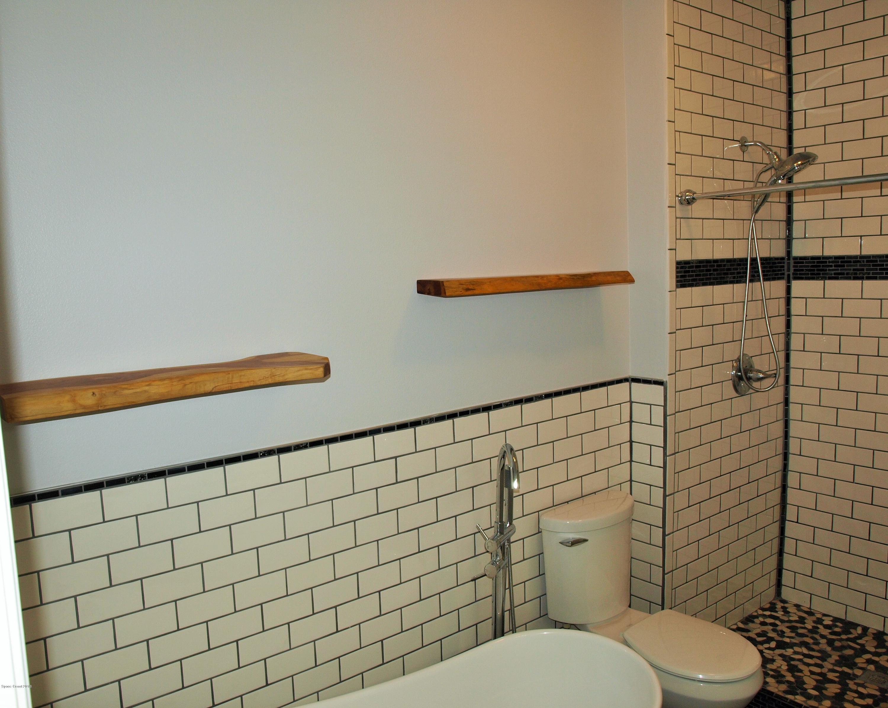 218 Twin Lakes Road Melbourne, FL 32901 - Photo 25 of 32 Master Bath