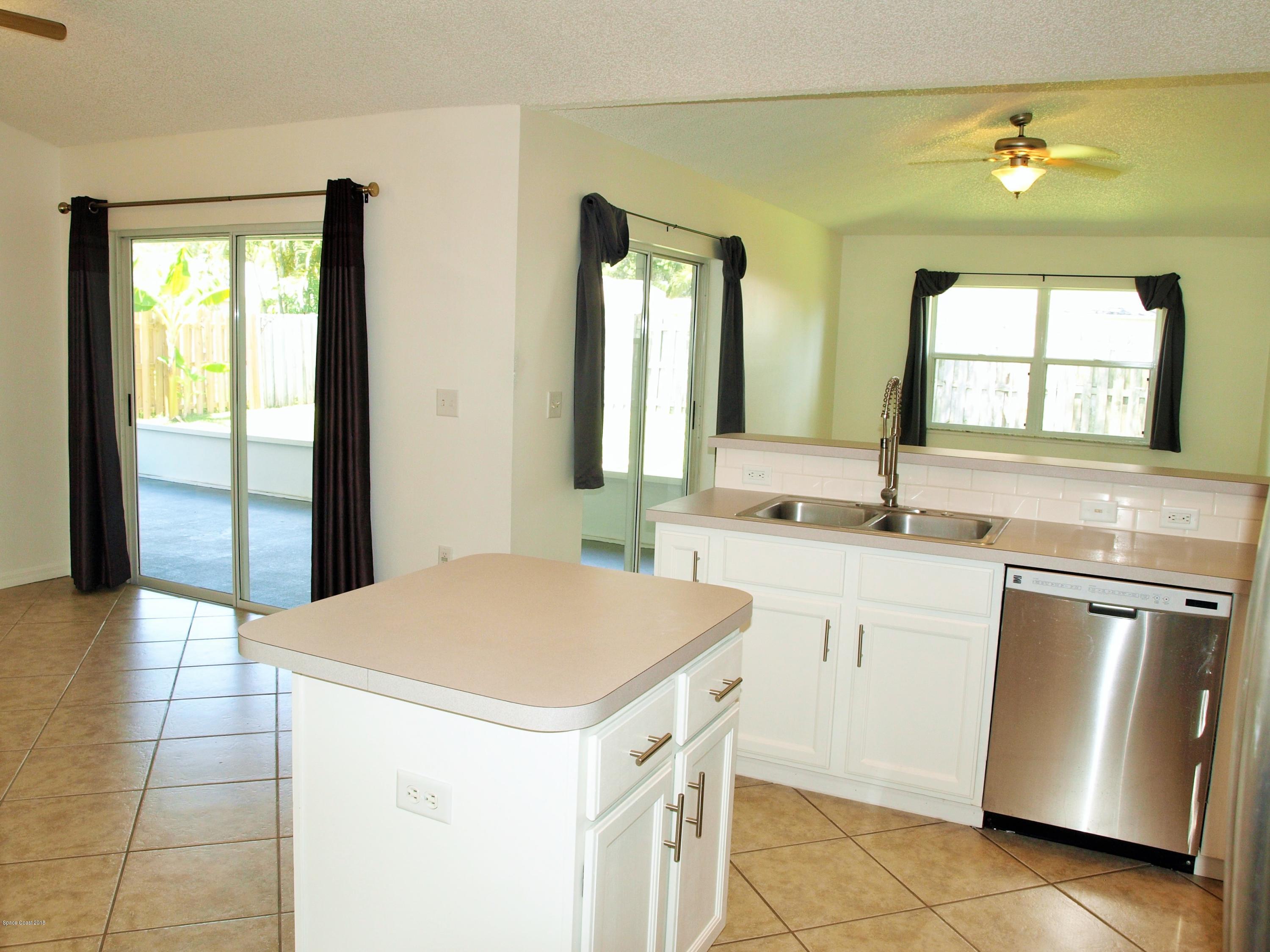 218 Twin Lakes Road Melbourne, FL 32901 - Photo 6 of 32 Kitchen