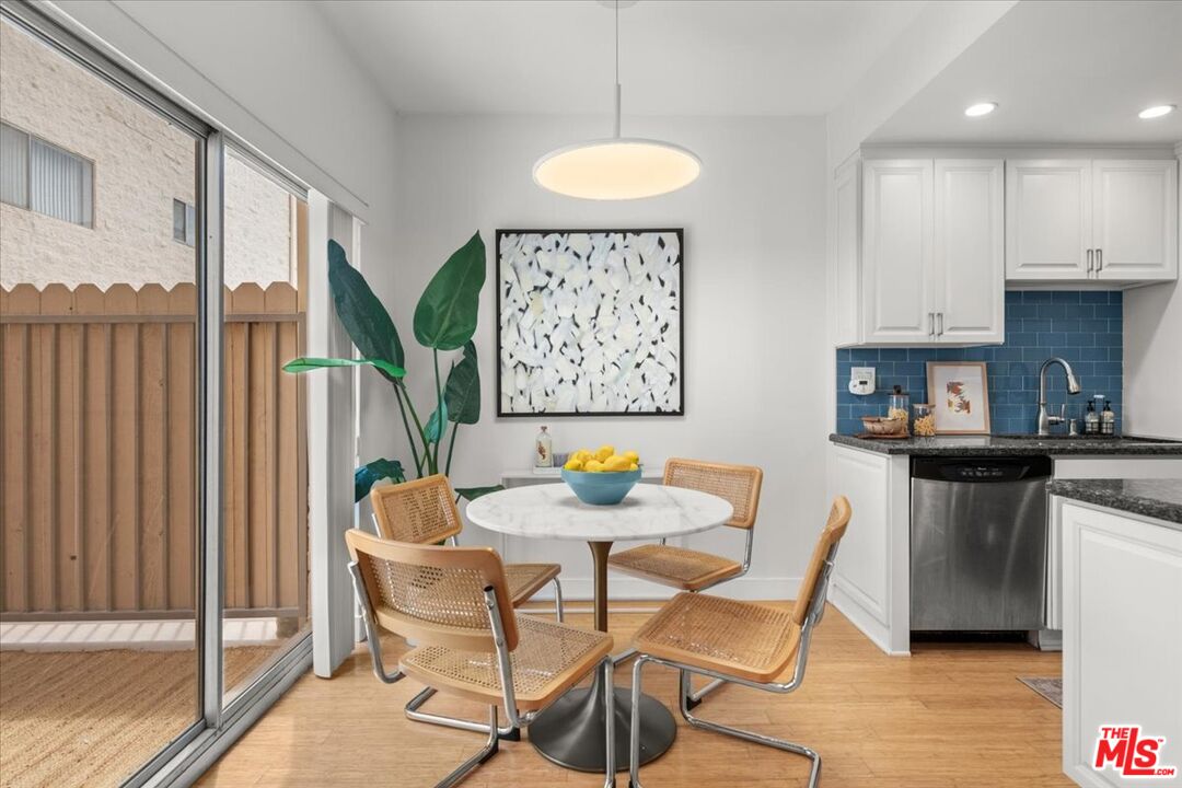 622 South Barrington Avenue, Unit 100 Los Angeles, CA 90049 - Photo 11 of 28