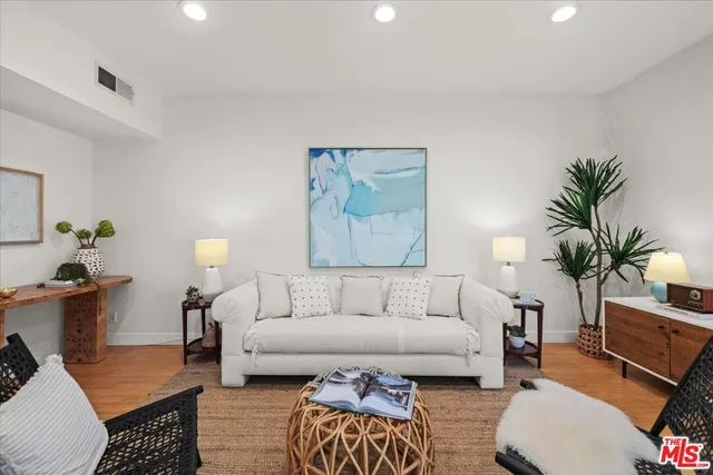 $589,000 | 622 South Barrington Avenue, Unit 100, Los Angeles, CA 90049