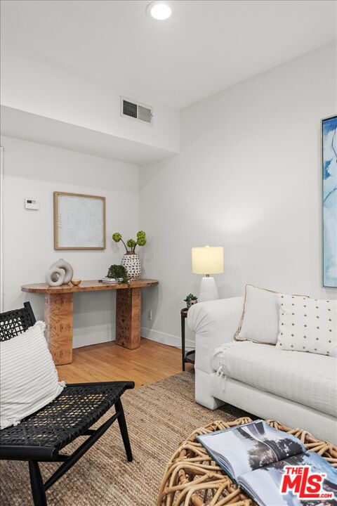 622 South Barrington Avenue, Unit 100 Los Angeles, CA 90049 - Photo 13 of 28