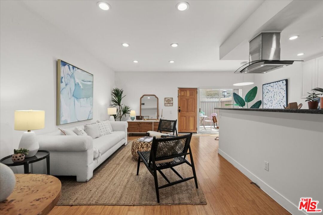 622 South Barrington Avenue, Unit 100 Los Angeles, CA 90049 - Photo 14 of 28