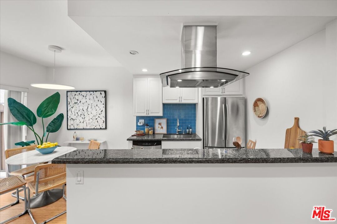 622 South Barrington Avenue, Unit 100 Los Angeles, CA 90049 - Photo 15 of 28