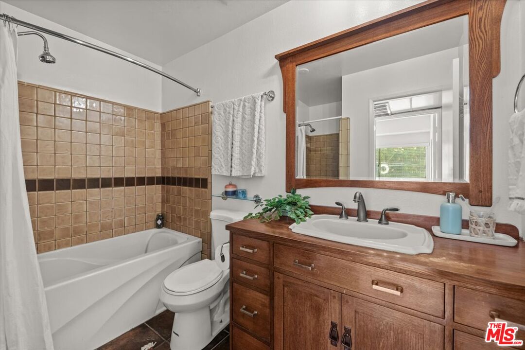 622 South Barrington Avenue, Unit 100 Los Angeles, CA 90049 - Photo 16 of 28