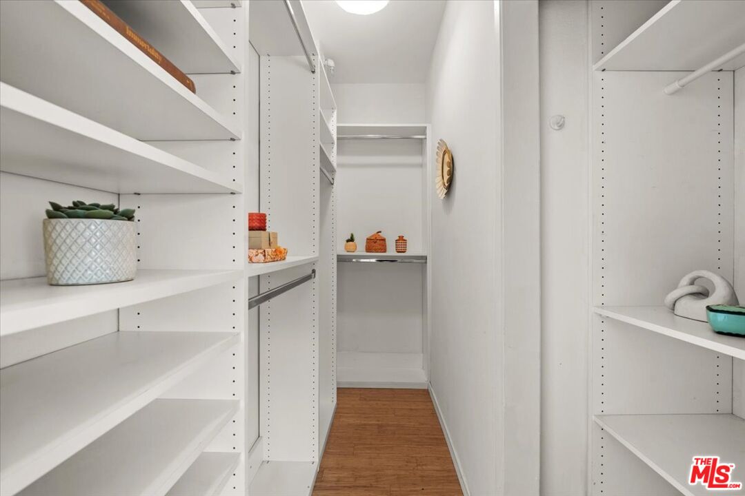 622 South Barrington Avenue, Unit 100 Los Angeles, CA 90049 - Photo 22 of 28