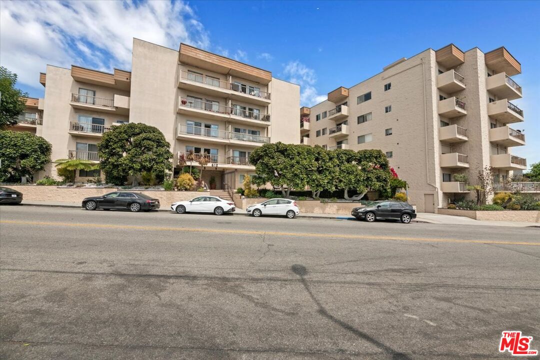 622 South Barrington Avenue, Unit 100 Los Angeles, CA 90049 - Photo 25 of 28