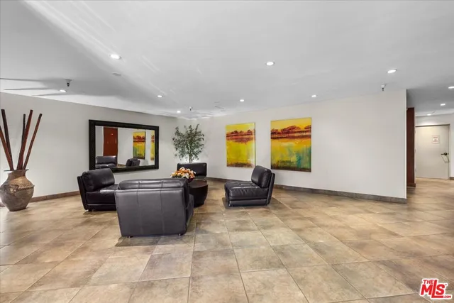 $589,000 | 622 South Barrington Avenue, Unit 100, Los Angeles, CA 90049