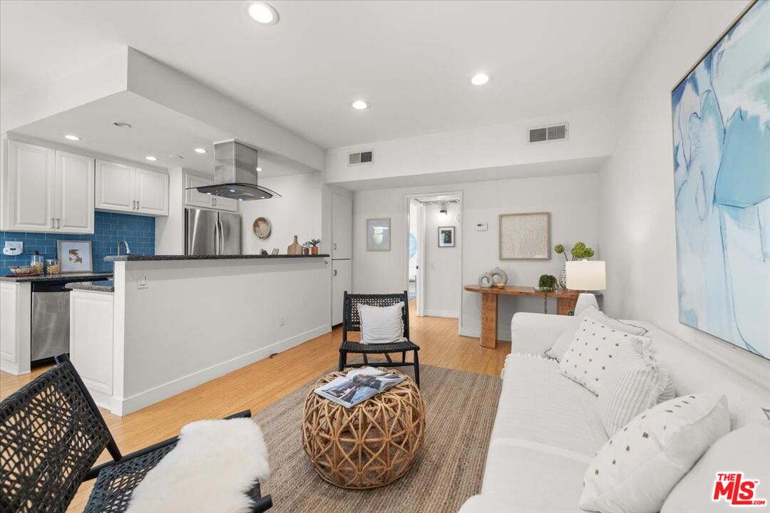 622 South Barrington Avenue, Unit 100 Los Angeles, CA 90049 - Photo 5 of 28