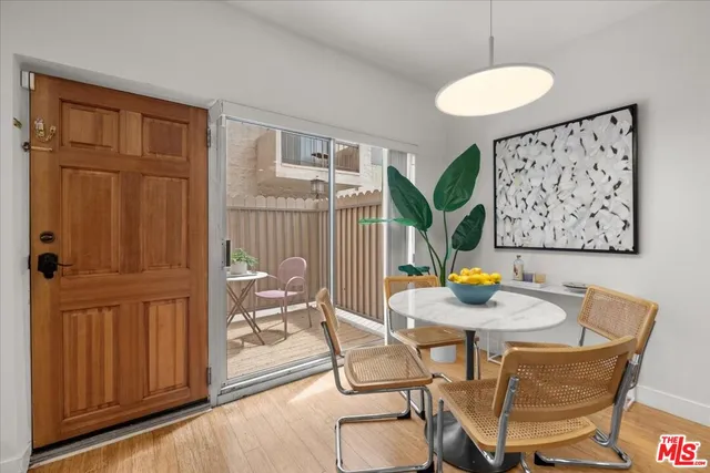 $589,000 | 622 South Barrington Avenue, Unit 100, Los Angeles, CA 90049